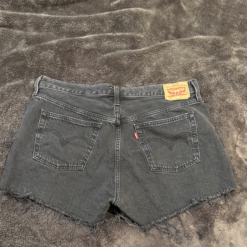 Levi's 501 Black Frayed Denim Shorts - Picture 4 of 5